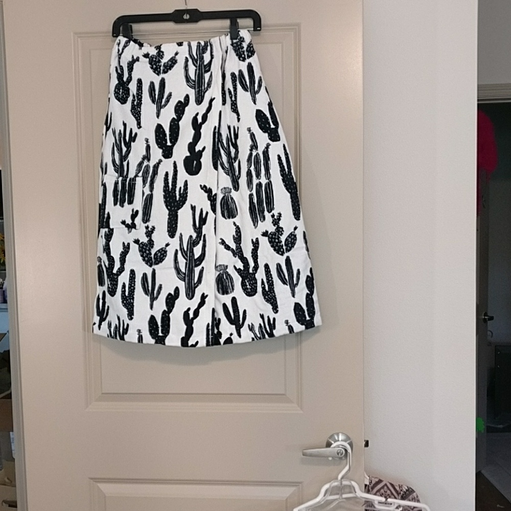 Room essentials black cacti shower body wraps